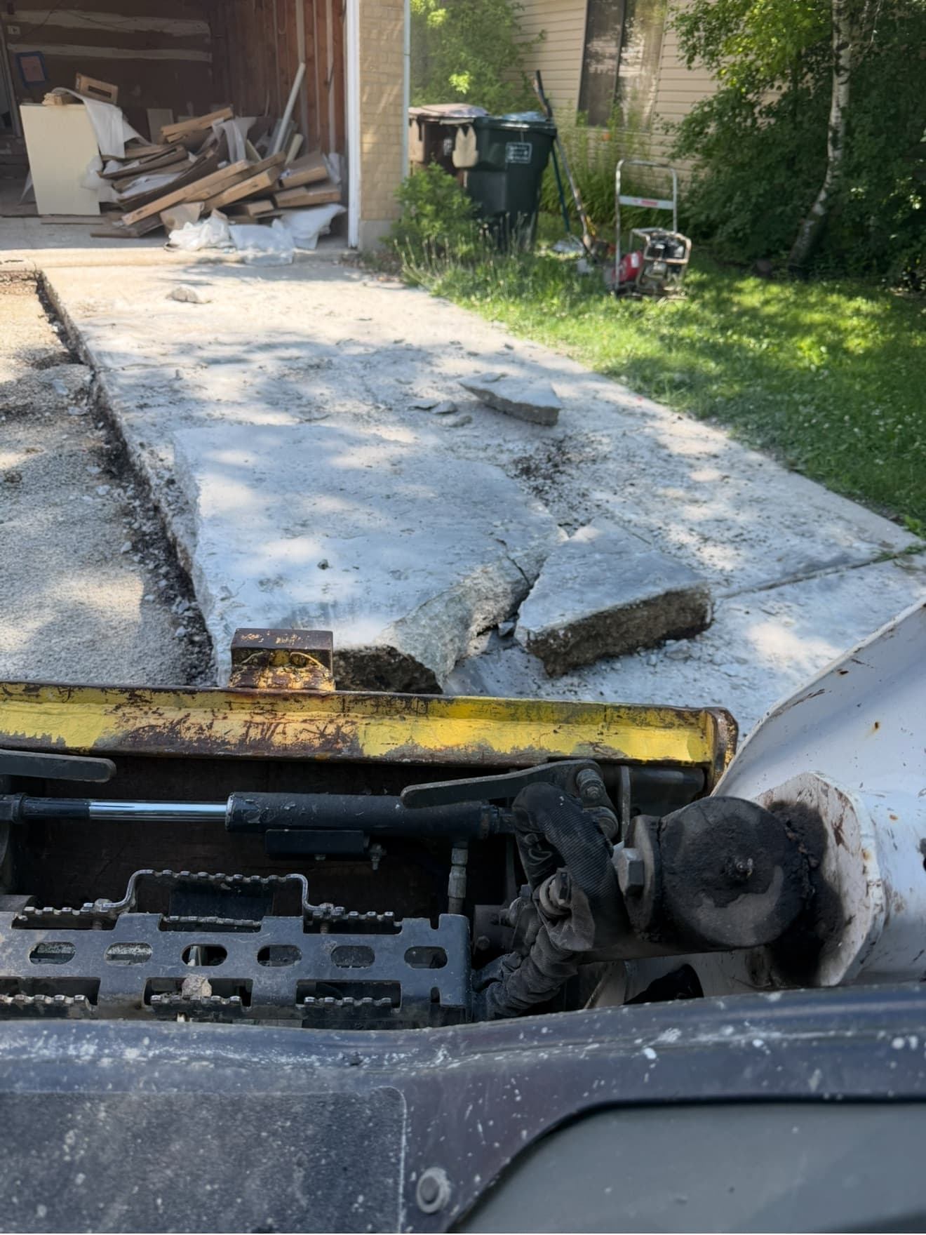 Removal photo from driveway in Country Club Hills, IL